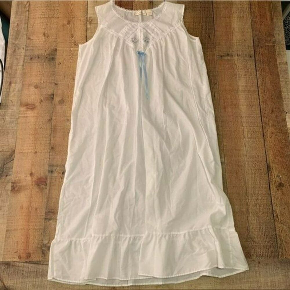 Cotillion womens vintage long night gown with embroidered flowers -L